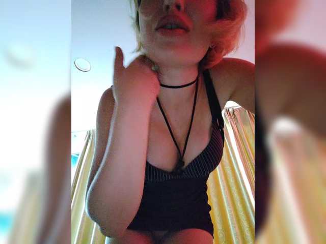 MinniMia from BongaCams