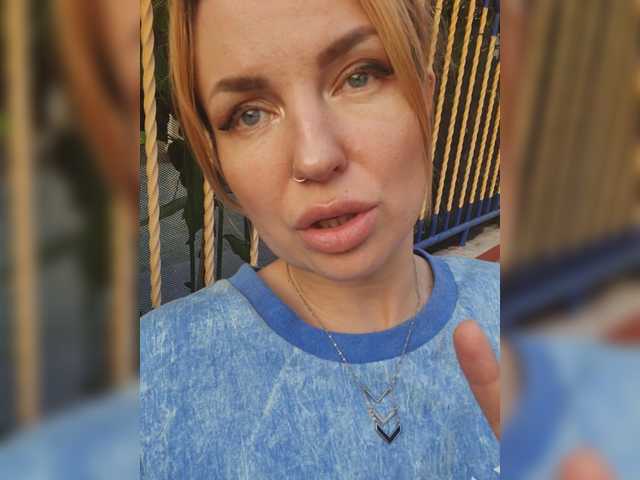 MinniMia's BongaCams show and profile