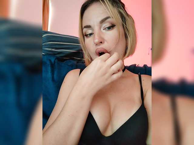 MinniMia's BongaCams show and profile