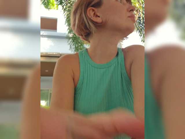 MinniMia from BongaCams