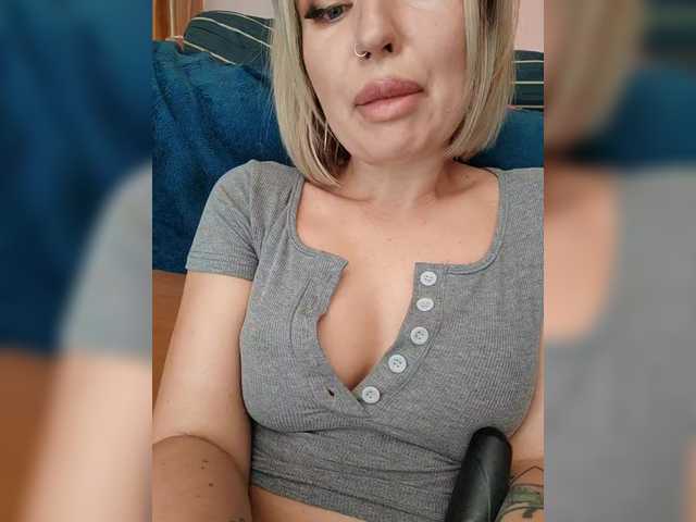 MinniMia's BongaCams profile