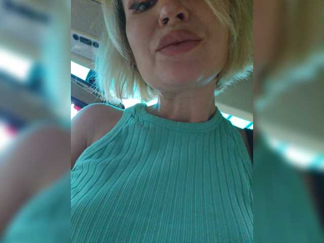 MinniMia's BongaCams show and profile