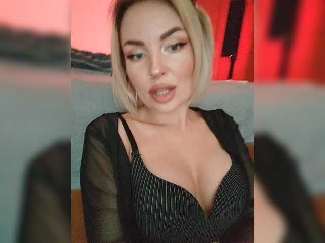 MinniMia's BongaCams show and profile