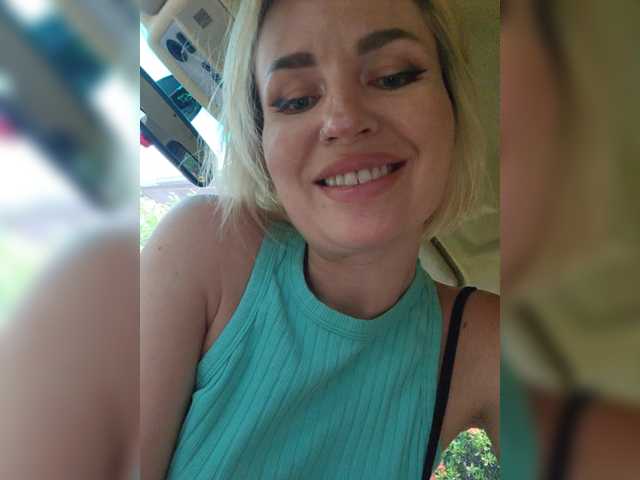 MinniMia's BongaCams show and profile