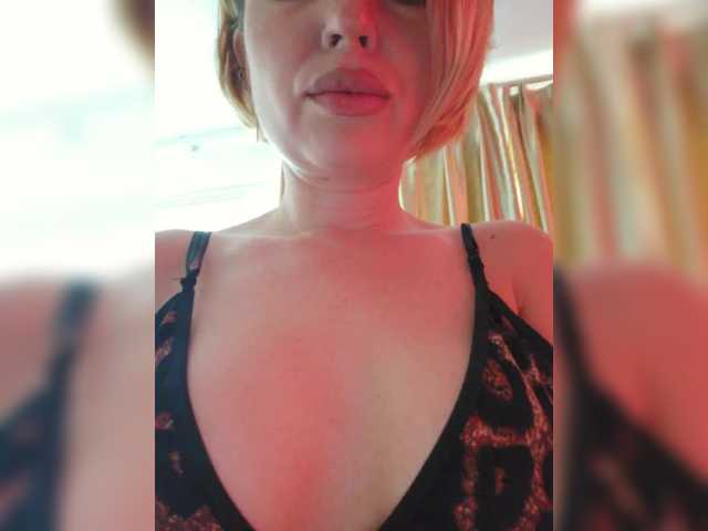 MinniMia's BongaCams show and profile