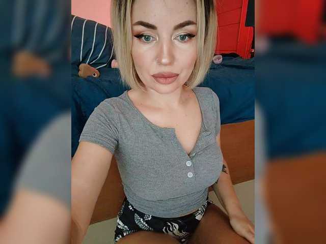 MinniMia's BongaCams profile