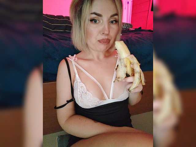 MinniMia's BongaCams show and profile