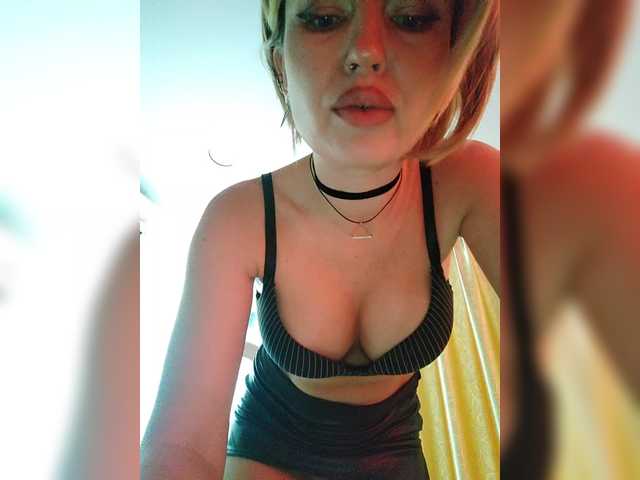 MinniMia's BongaCams show and profile