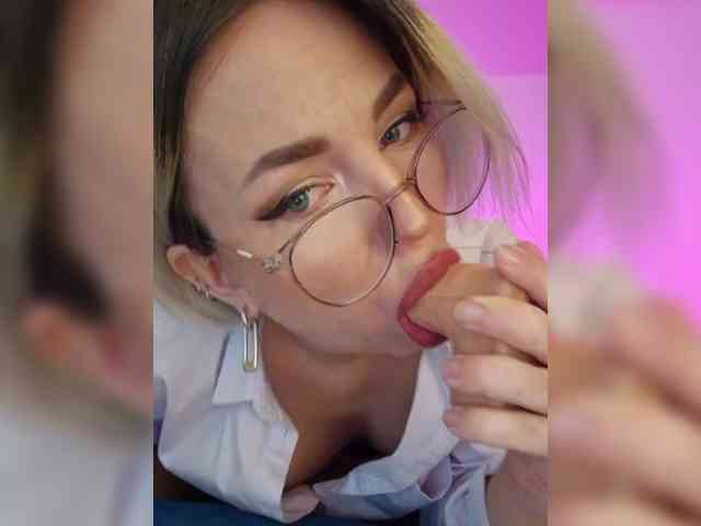 MinniMia Live Webcam on BongaCams
