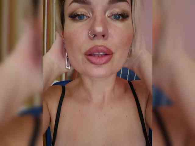 MinniMia Live Webcam on BongaCams
