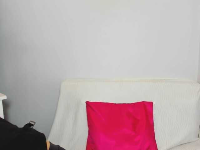 CrystalPretty's BongaCams show and profile