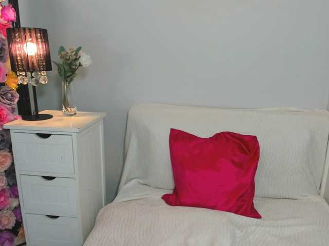 CrystalPretty's BongaCams show and profile