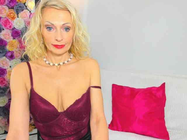 CrystalPretty webcam