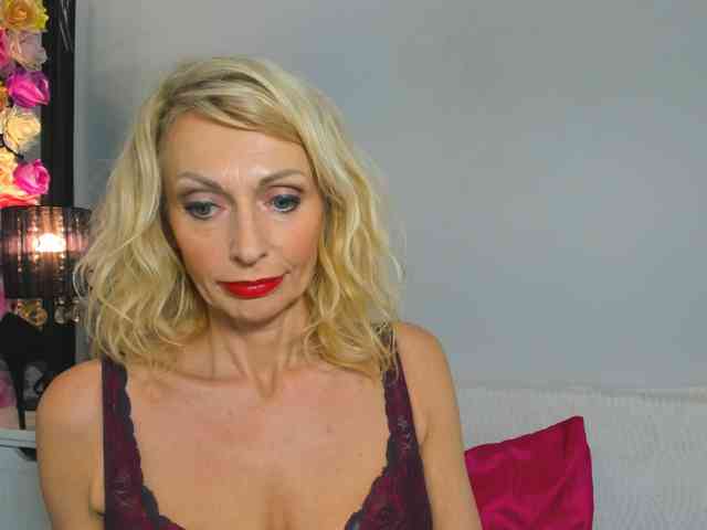 CrystalPretty webcam