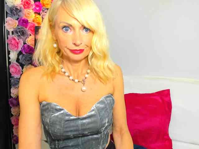 CrystalPretty webcam