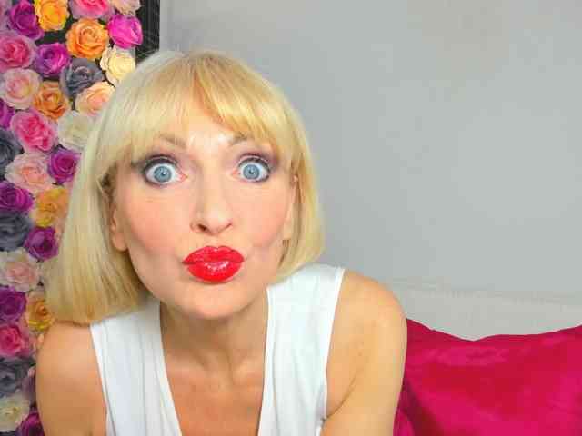 CrystalPretty webcam