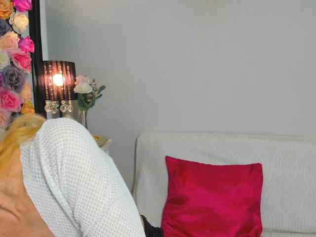 CrystalPretty webcam