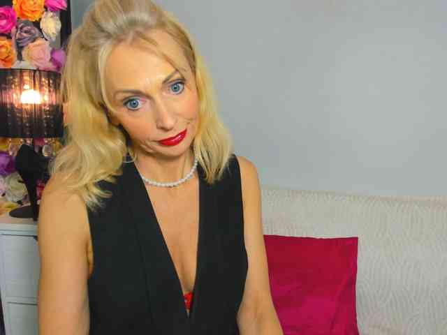 CrystalPretty webcam