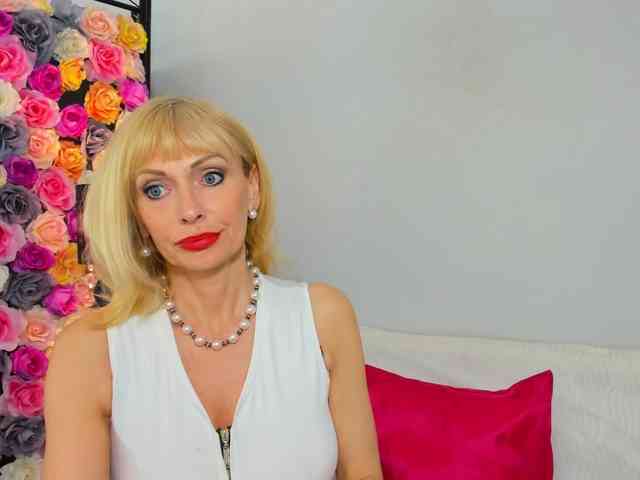 CrystalPretty webcam