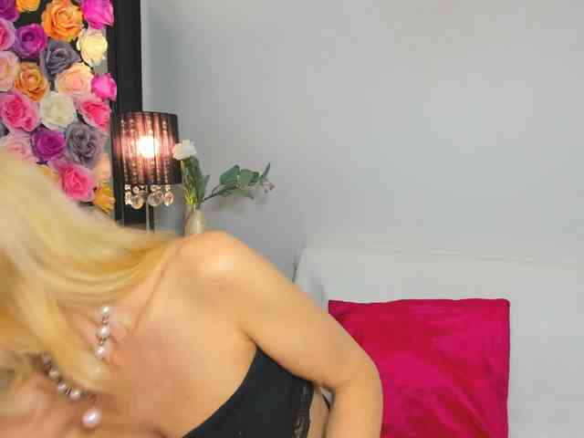 CrystalPretty webcam