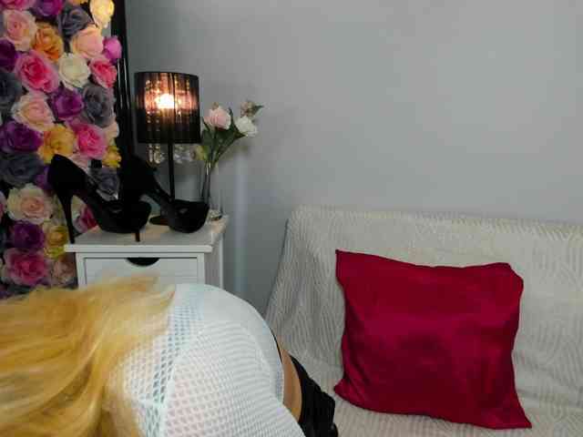 CrystalPretty webcam