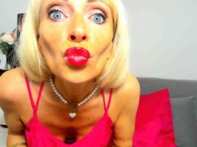 CrystalPretty webcam