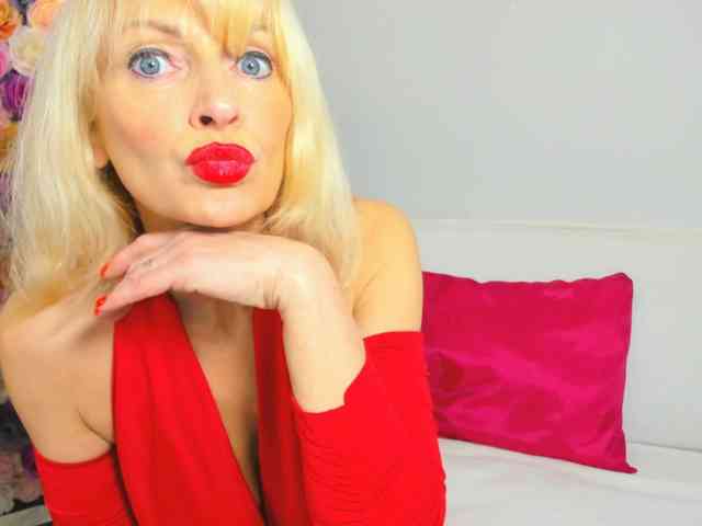 CrystalPretty webcam