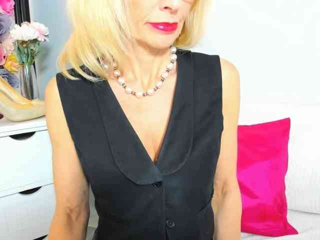 CrystalPretty webcam