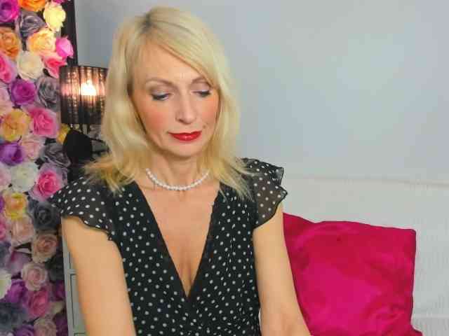 CrystalPretty webcam