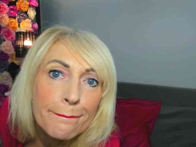 CrystalPretty webcam