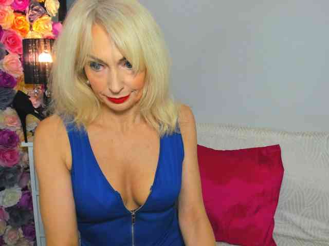 CrystalPretty webcam