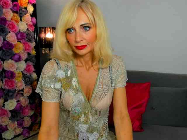 CrystalPretty webcam