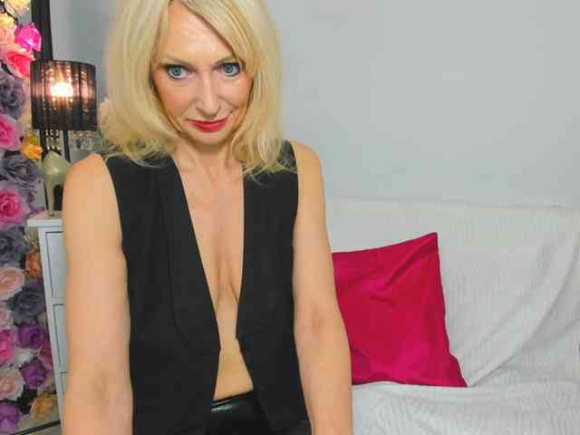 CrystalPretty webcam