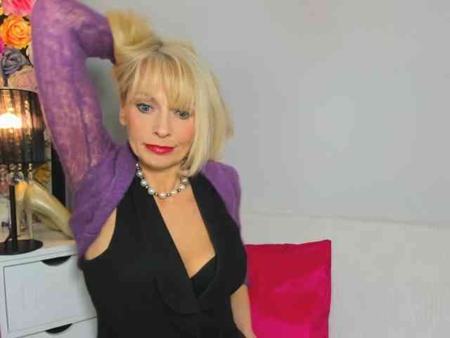 CrystalPretty webcam