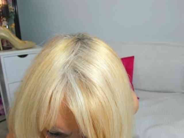 CrystalPretty webcam