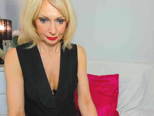 CrystalPretty webcam