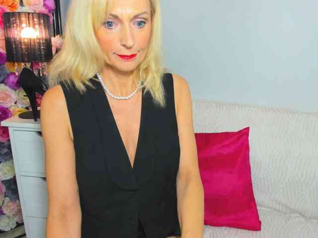 CrystalPretty webcam