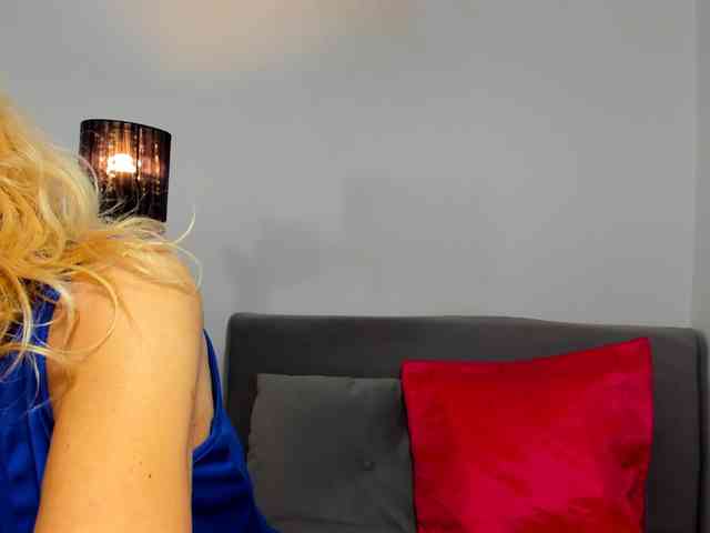 CrystalPretty webcam