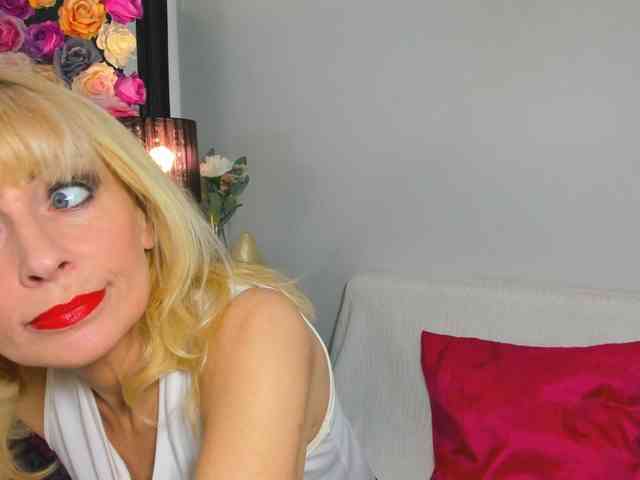 CrystalPretty webcam