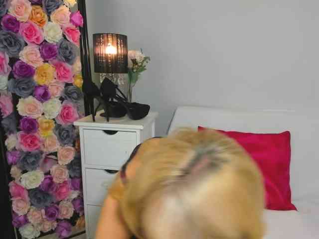 CrystalPretty webcam