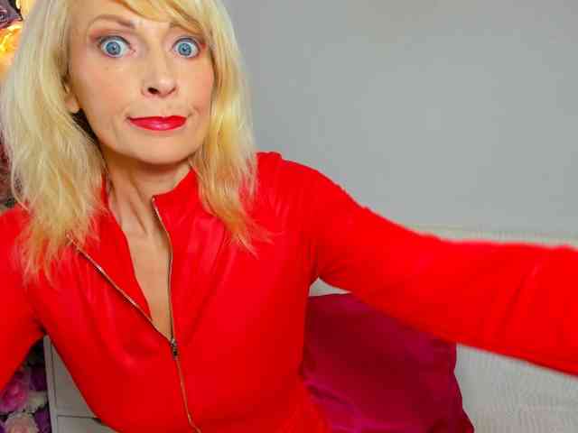 CrystalPretty webcam