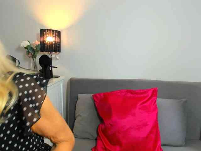 CrystalPretty webcam
