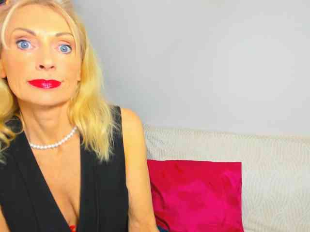 CrystalPretty webcam