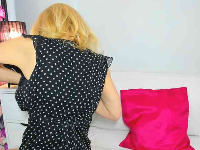 CrystalPretty Live Webcam on BongaCams