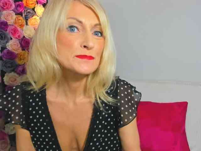 CrystalPretty webcam