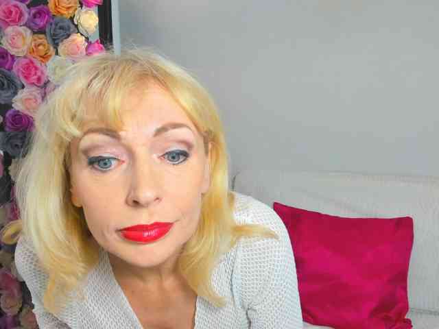 CrystalPretty webcam