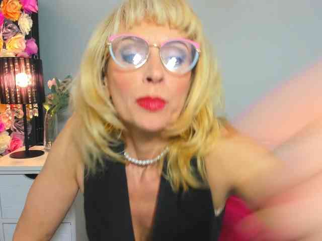 CrystalPretty webcam