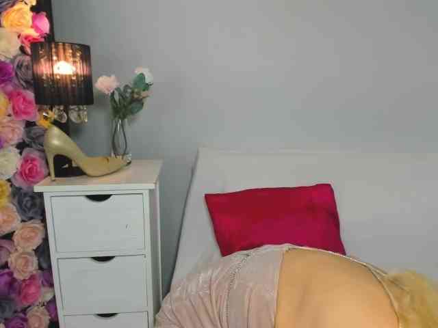 CrystalPretty webcam