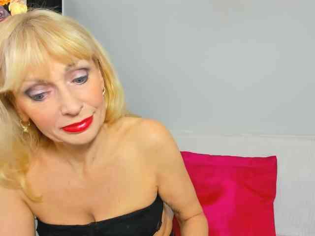 CrystalPretty webcam