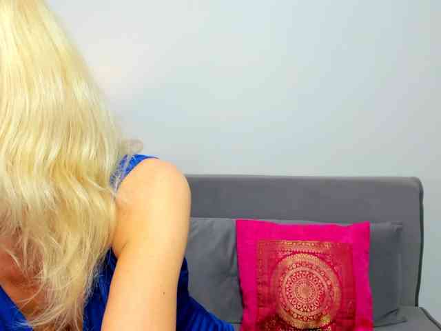 CrystalPretty webcam